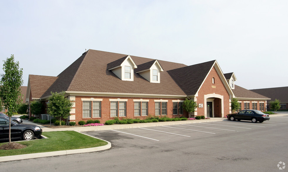 9860 Westpoint Dr, Fishers, IN for lease - Building Photo - Image 1 of 6