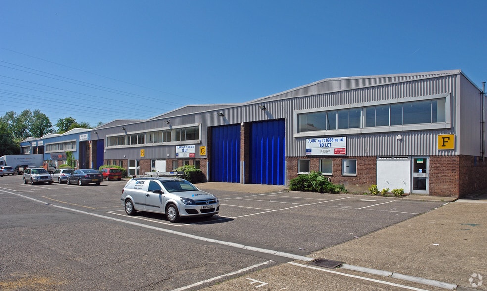 Eskdale Rd, Uxbridge for lease - Building Photo - Image 1 of 6