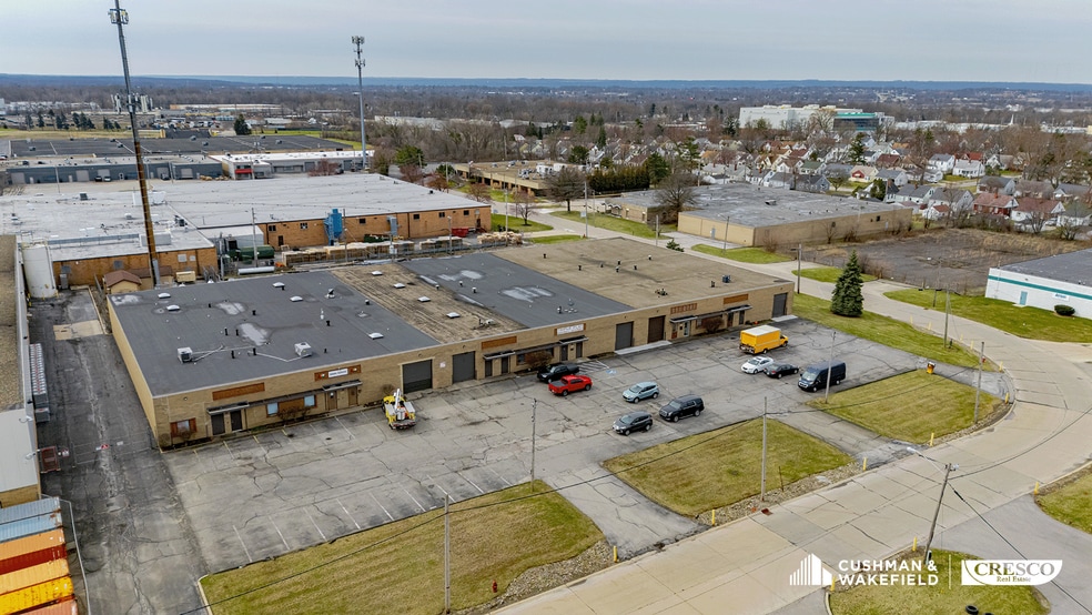 4335-4365 Cranwood Pky, Warrensville Heights, OH for lease - Primary Photo - Image 1 of 6