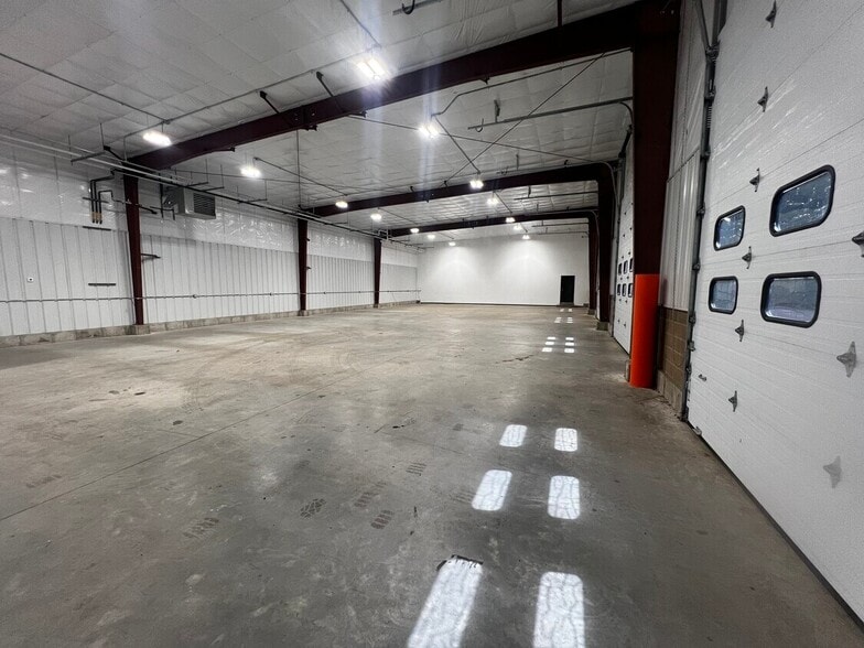 50 Newberry Rd, East Windsor, CT for lease - Interior Photo - Image 3 of 9