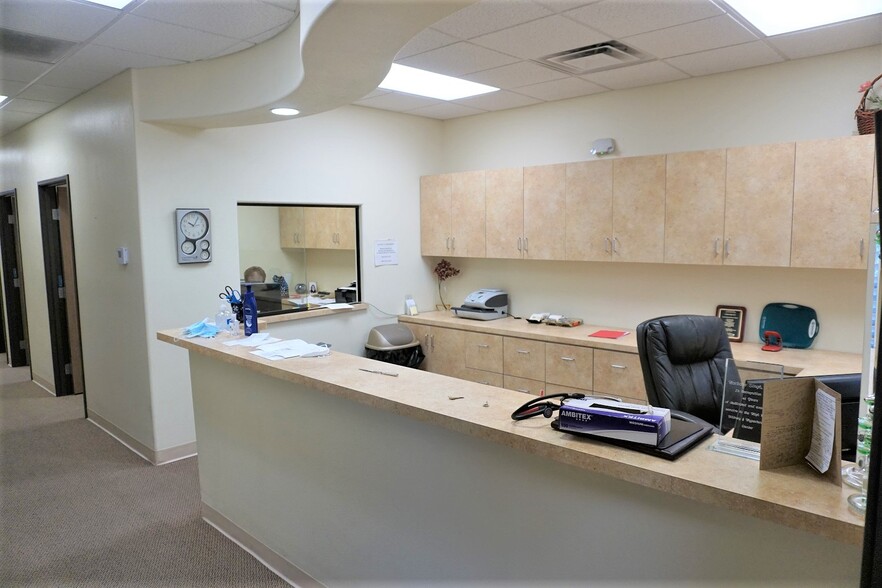 16041 Kamana Rd, Apple Valley, CA for lease - Interior Photo - Image 3 of 7