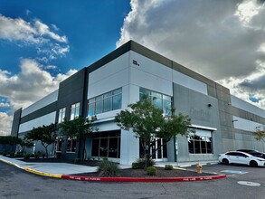 1343 N Colorado St, Gilbert, AZ for lease Building Photo- Image 2 of 5