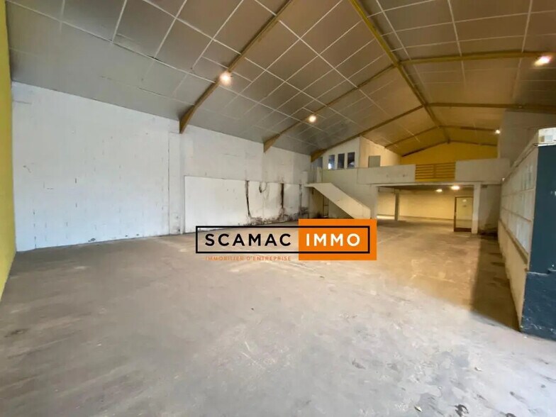 Industrial in Hyères for lease - Interior Photo - Image 1 of 6