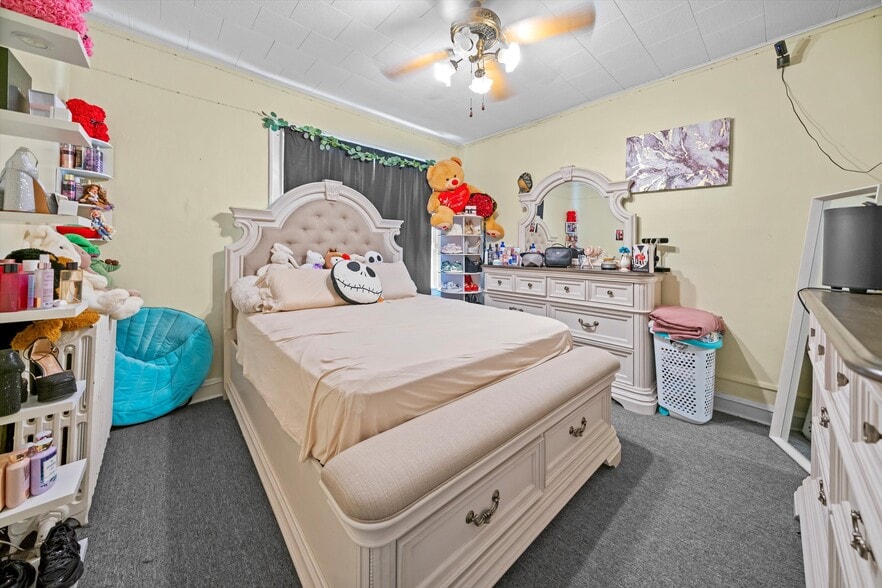 6058 S Massasoit Ave, Chicago, IL for sale - Building Photo - Image 2 of 38