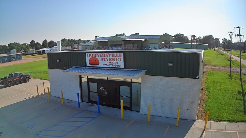 711 Main St, Hornersville, MO for sale - Primary Photo - Image 1 of 8