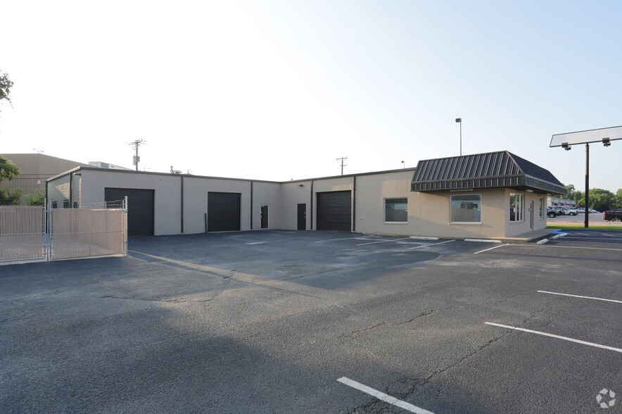 2640 Corzine Dr, Arlington, TX for sale - Primary Photo - Image 1 of 1