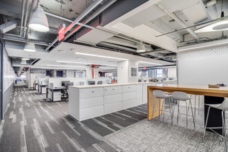 220 E 42nd St, New York, NY for lease Interior Photo- Image 2 of 10