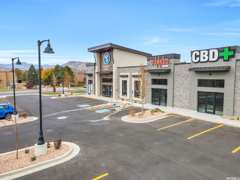 1453 Summer Village Rd, Saratoga Springs, UT for lease - Building Photo - Image 2 of 10