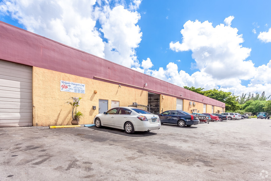 5055-5065 NW 159th St, Miami Lakes, FL for lease - Primary Photo - Image 1 of 17