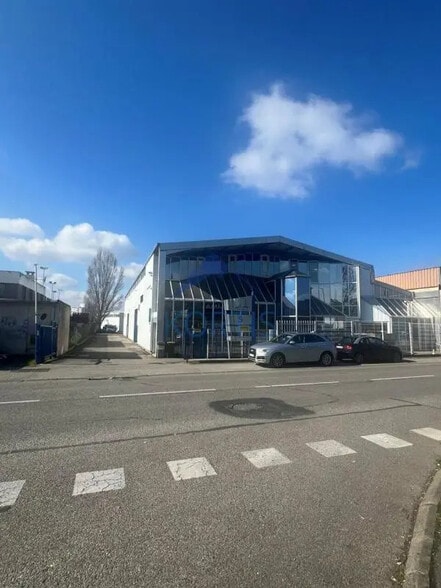 Flex in Vaulx-en-Velin for lease - Building Photo - Image 1 of 8