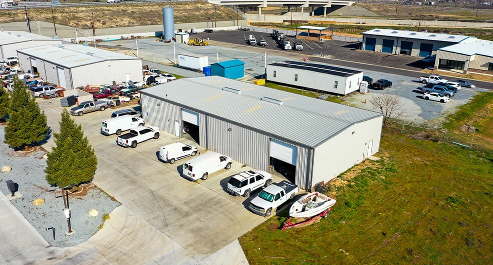28810-28820 Avenue 15 1/2, Madera, CA for lease - Building Photo - Image 2 of 8