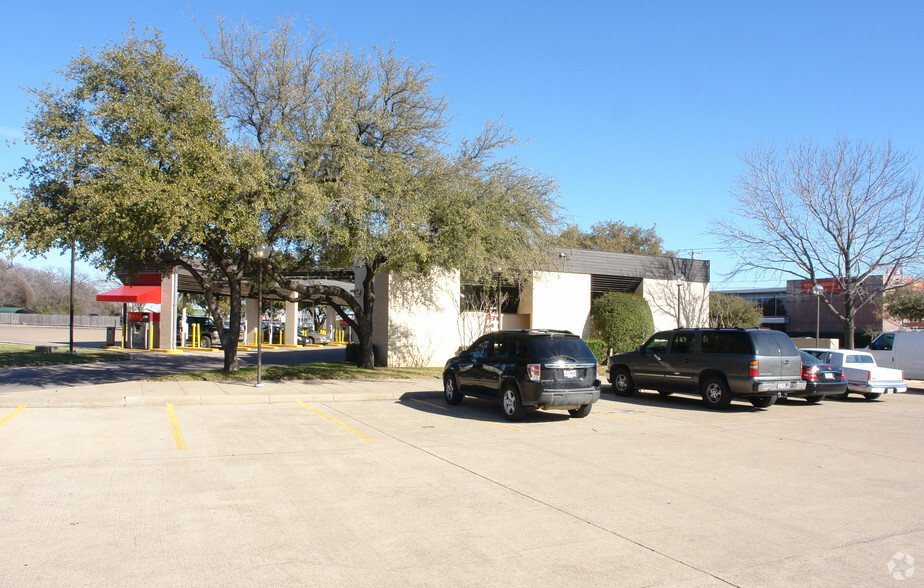 4805 E Belknap St, Haltom City, TX for lease - Building Photo - Image 3 of 8