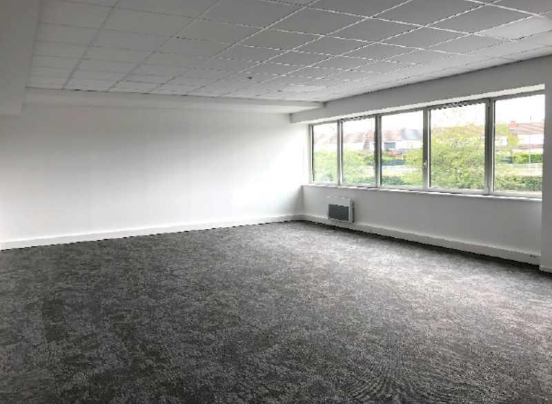 Office in Roncq for lease - Interior Photo - Image 2 of 2