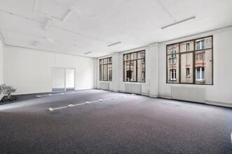 Rue Jules Vallès, Paris for lease Interior Photo- Image 2 of 3