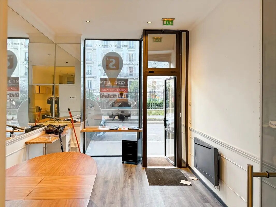 Retail in Paris for lease Building Photo- Image 1 of 5