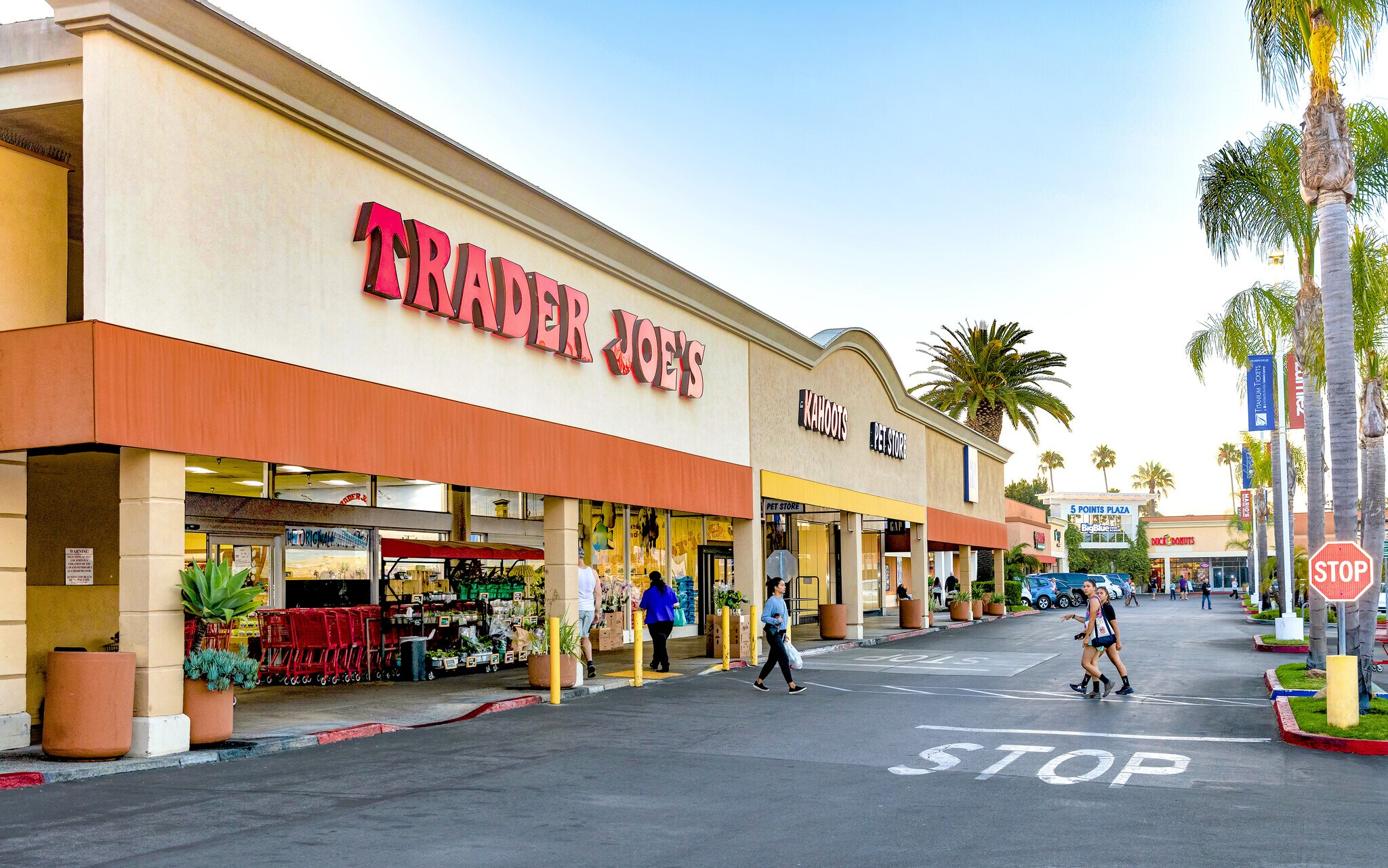 18501-18687 Main St, Huntington Beach, CA for lease Building Photo- Image 1 of 15