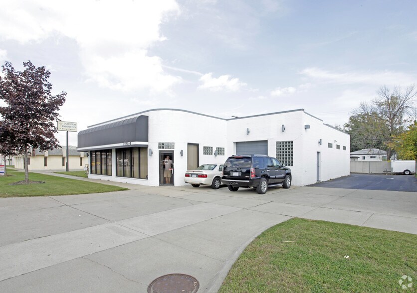 28220 Harper Ave, Saint Clair Shores, MI for sale - Primary Photo - Image 1 of 1