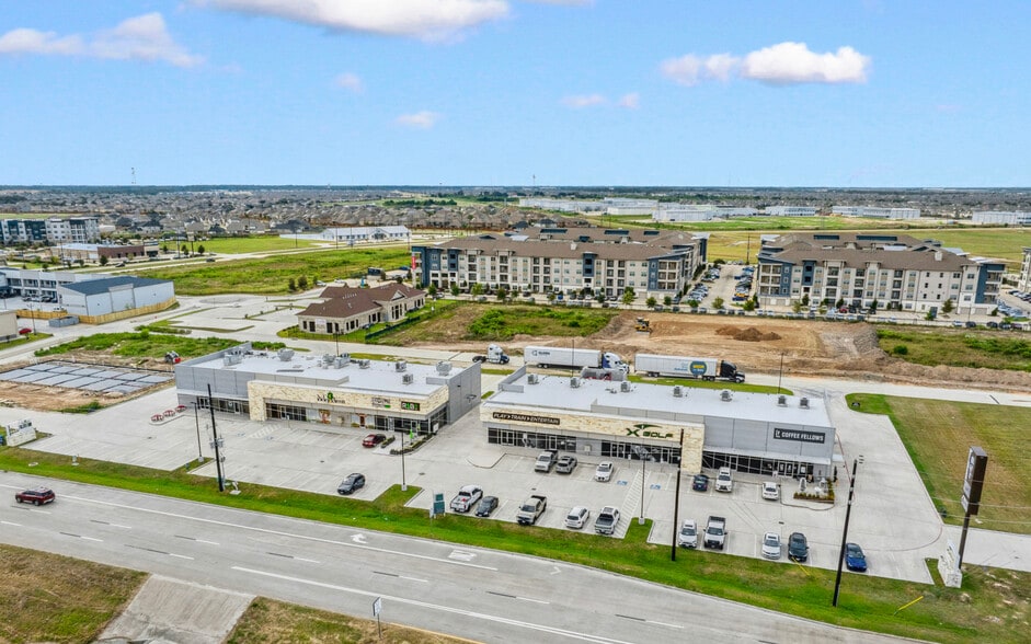 Peek Plaza portfolio of 2 properties for sale on LoopNet.com - Building Photo - Image 2 of 7