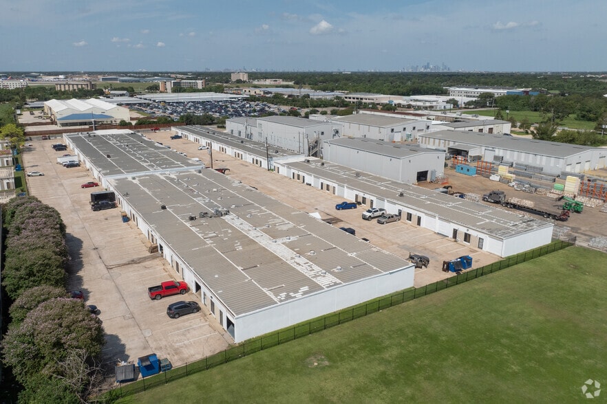 7999 Hansen Rd, Houston, TX for lease - Building Photo - Image 3 of 12