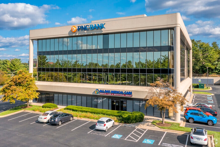 702 Russell Ave, Gaithersburg, MD for lease - Building Photo - Image 3 of 7