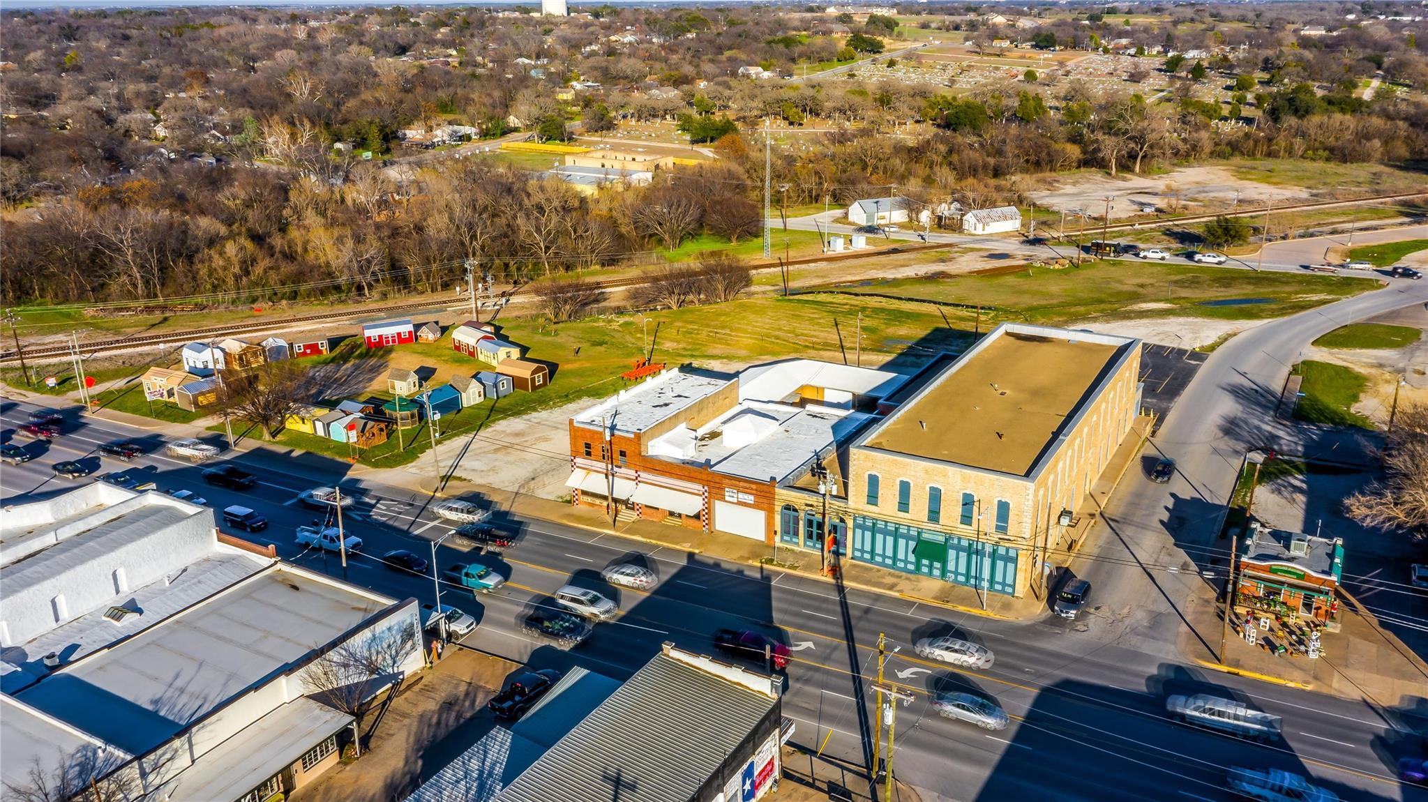310 N Main St, Weatherford, TX 76086 The Feed Store