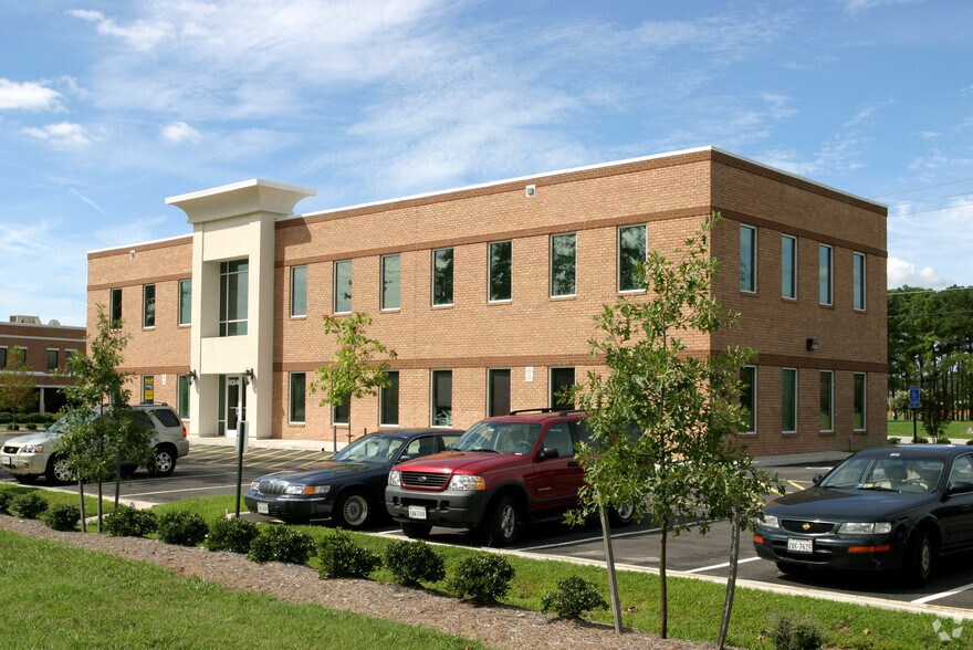 824 Greenbrier Pky, Chesapeake, VA for lease - Building Photo - Image 2 of 7