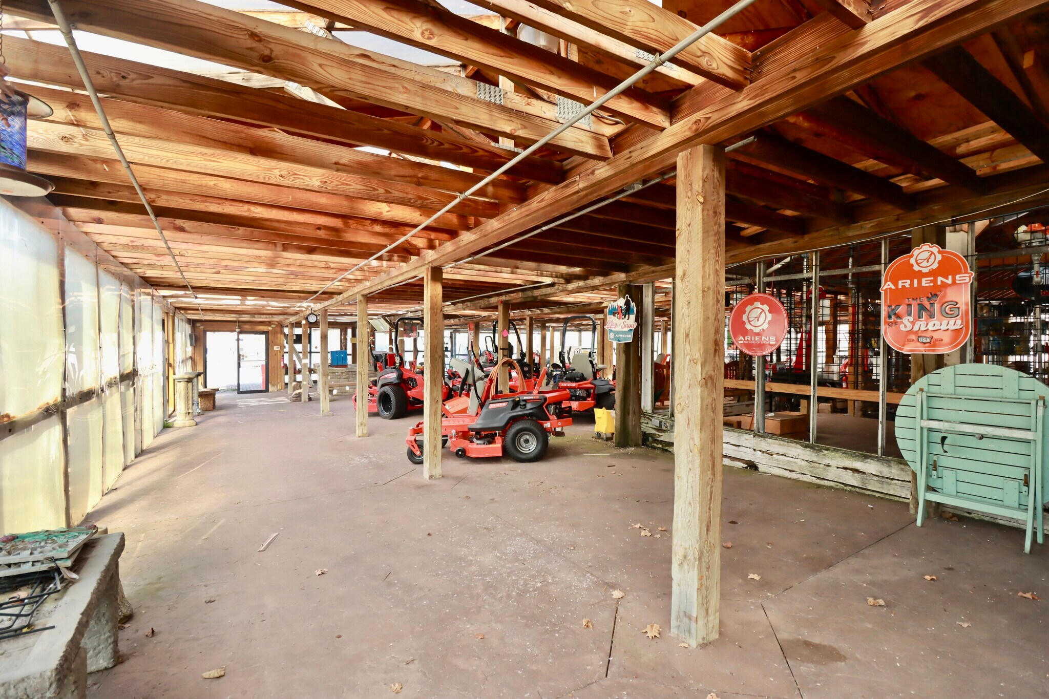 8265 Euclid Chardon Rd, Kirtland, OH 44094 Licursi Garden Center