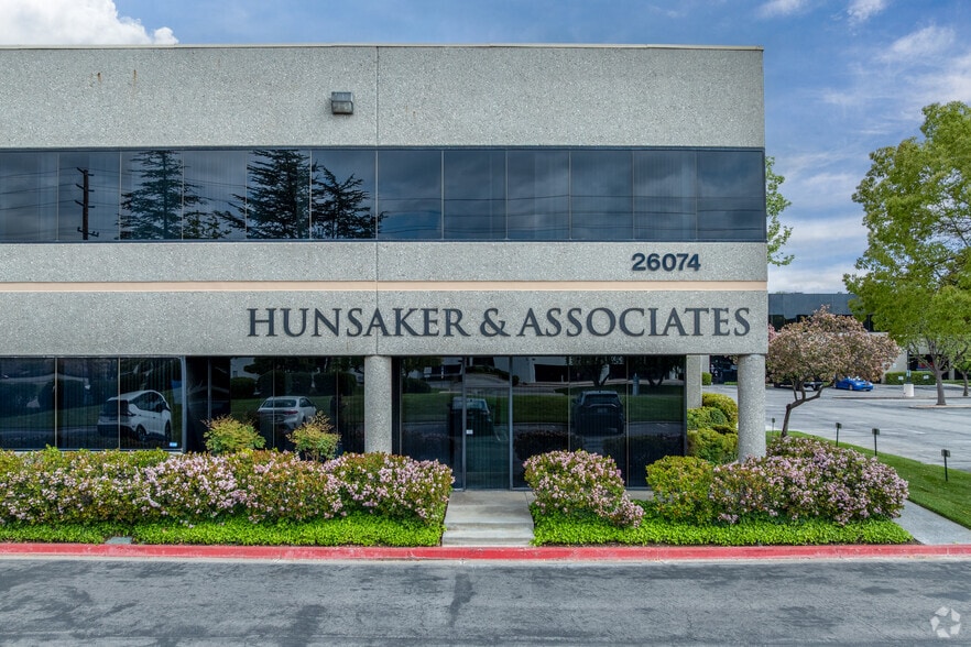 26074 Avenue Hall, Valencia, CA for lease - Building Photo - Image 3 of 7