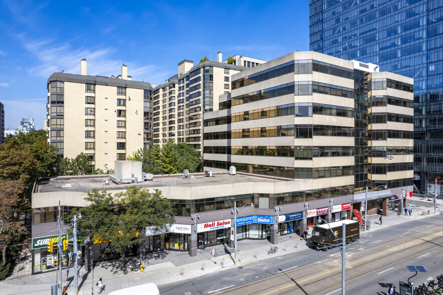 250 Dundas St W, Toronto, ON for lease - Building Photo - Image 2 of 7