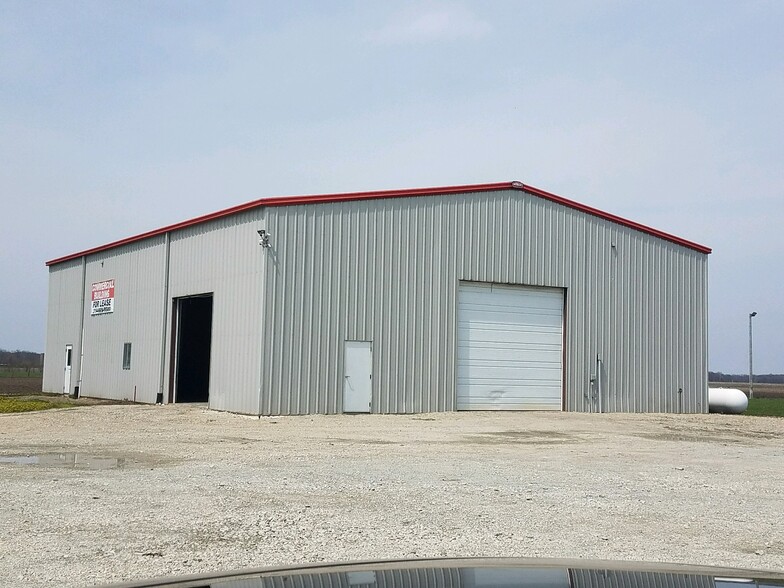 2275 State Highway 16, Shelbyville, IL for lease - Primary Photo - Image 1 of 12