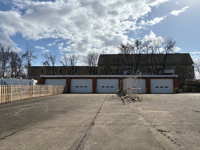 1011 Gorge Blvd, Akron, OH for sale - Building Photo - Image 2 of 18