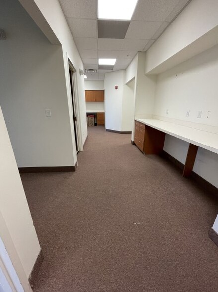 7671 Quarterfield Rd, Glen Burnie, MD for lease - Interior Photo - Image 2 of 8