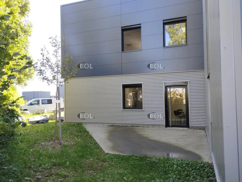 Flex in Saint-Priest for lease - Building Photo - Image 2 of 16