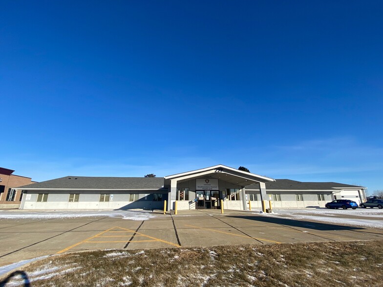 227 16th St W, Dickinson, ND for sale - Primary Photo - Image 3 of 27