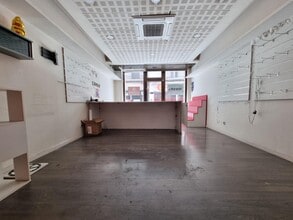 Retail in Igualada, Barcelona for lease Interior Photo- Image 2 of 5