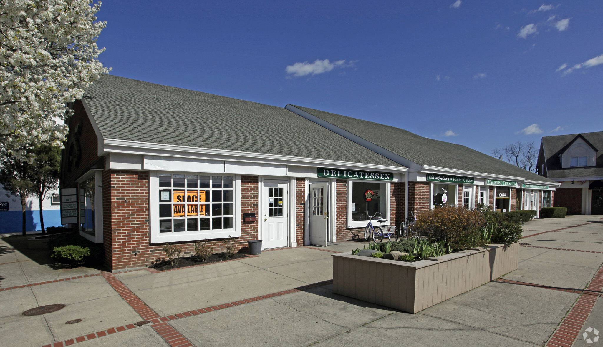 80 W Main St, Babylon, NY for lease Primary Photo- Image 1 of 4