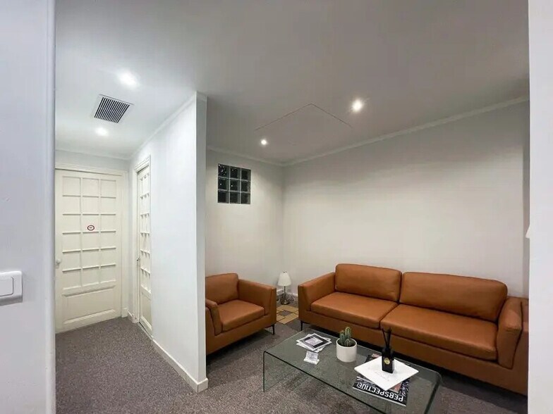 Office in Nice for lease - Interior Photo - Image 3 of 6