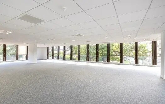 Office in Louveciennes for lease - Interior Photo - Image 3 of 4