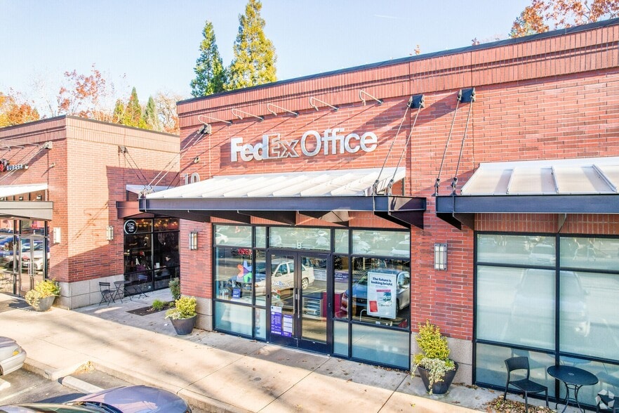 Centerpointe Dr, Lake Oswego, OR for lease - Building Photo - Image 3 of 10