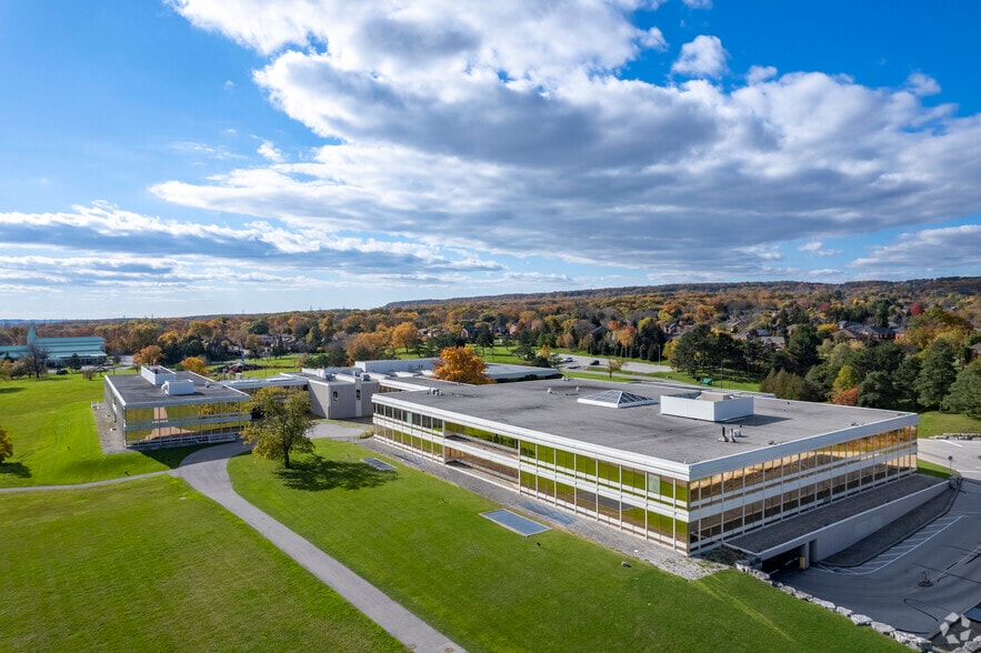 1375 Kerns Rd, Burlington, ON for lease - Building Photo - Image 2 of 6