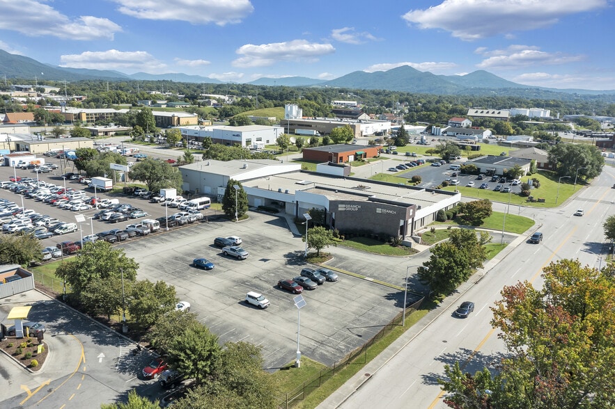 442 Rutherford Ave NE, Roanoke, VA for sale - Building Photo - Image 2 of 10