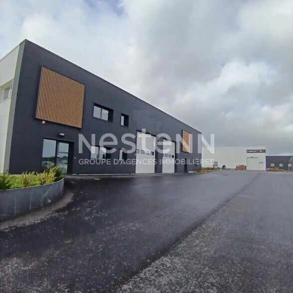 Flex in Vannes for lease - Building Photo - Image 1 of 4