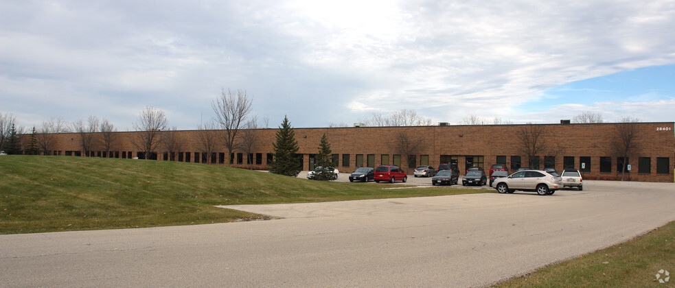 28401 N Ballard Dr, Lake Forest, IL for lease - Building Photo - Image 2 of 5