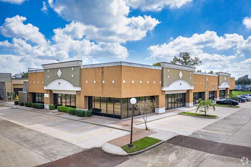 11233 Crown Park Dr, Houston, TX for lease - Building Photo - Image 2 of 8