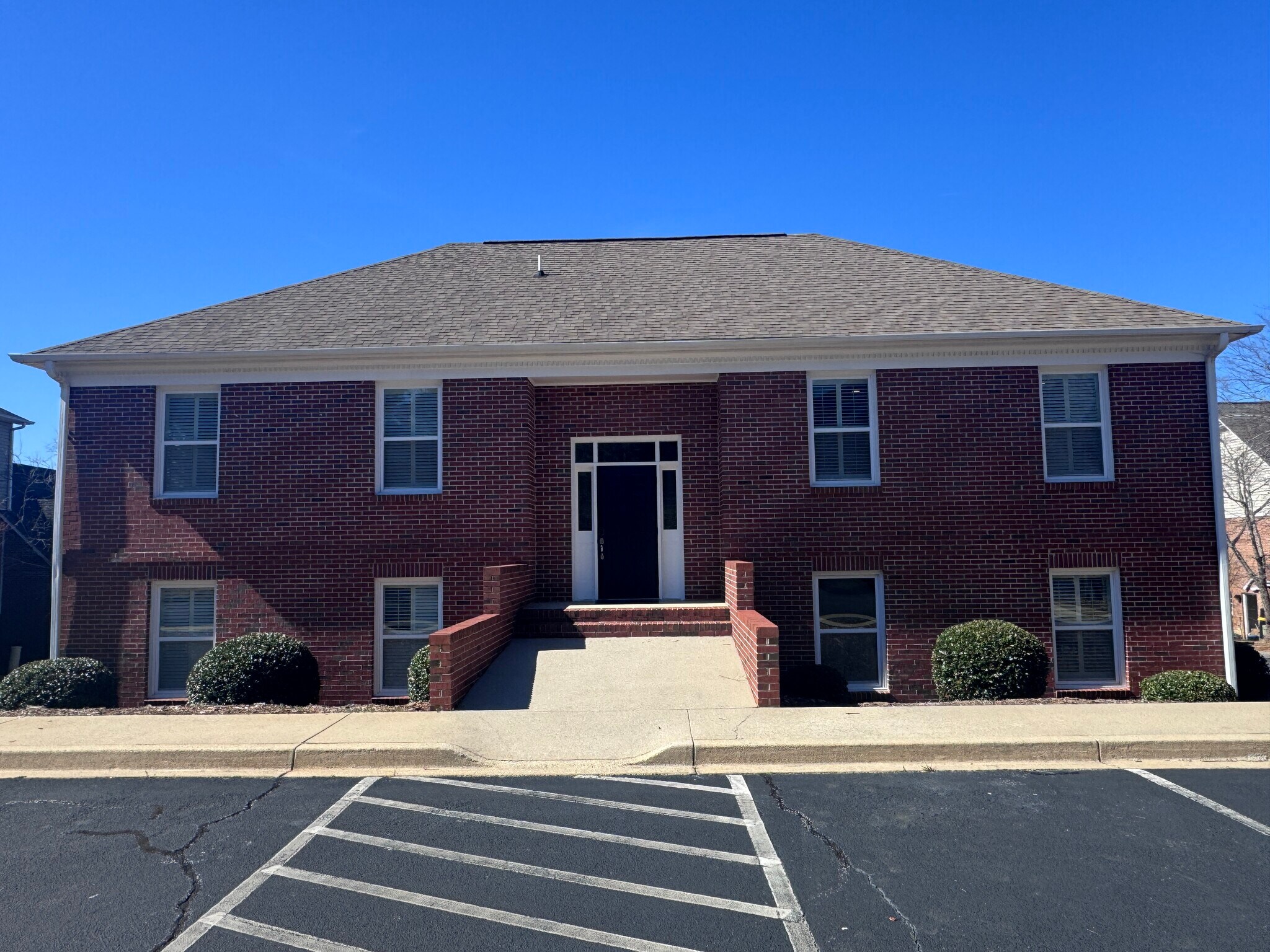8 Accountants Cir, Seneca, SC for sale Primary Photo- Image 1 of 1