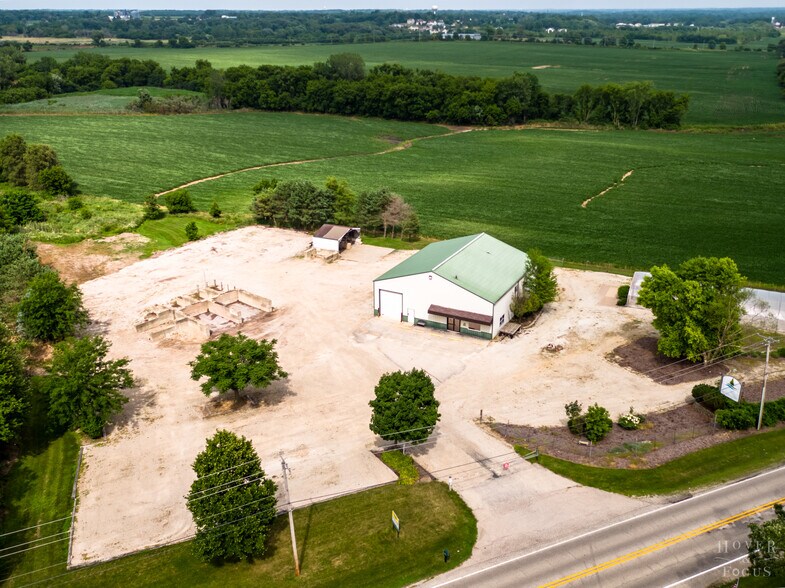 5100 McCullom Lake Rd, Mchenry, IL 60050