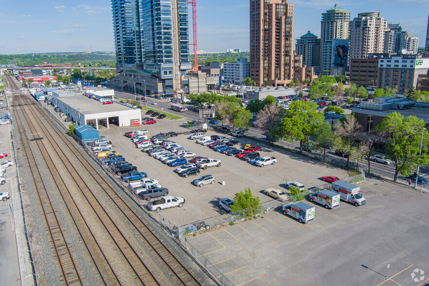 1009D 9th Ave SW, Calgary, AB for sale - Primary Photo - Image 1 of 4