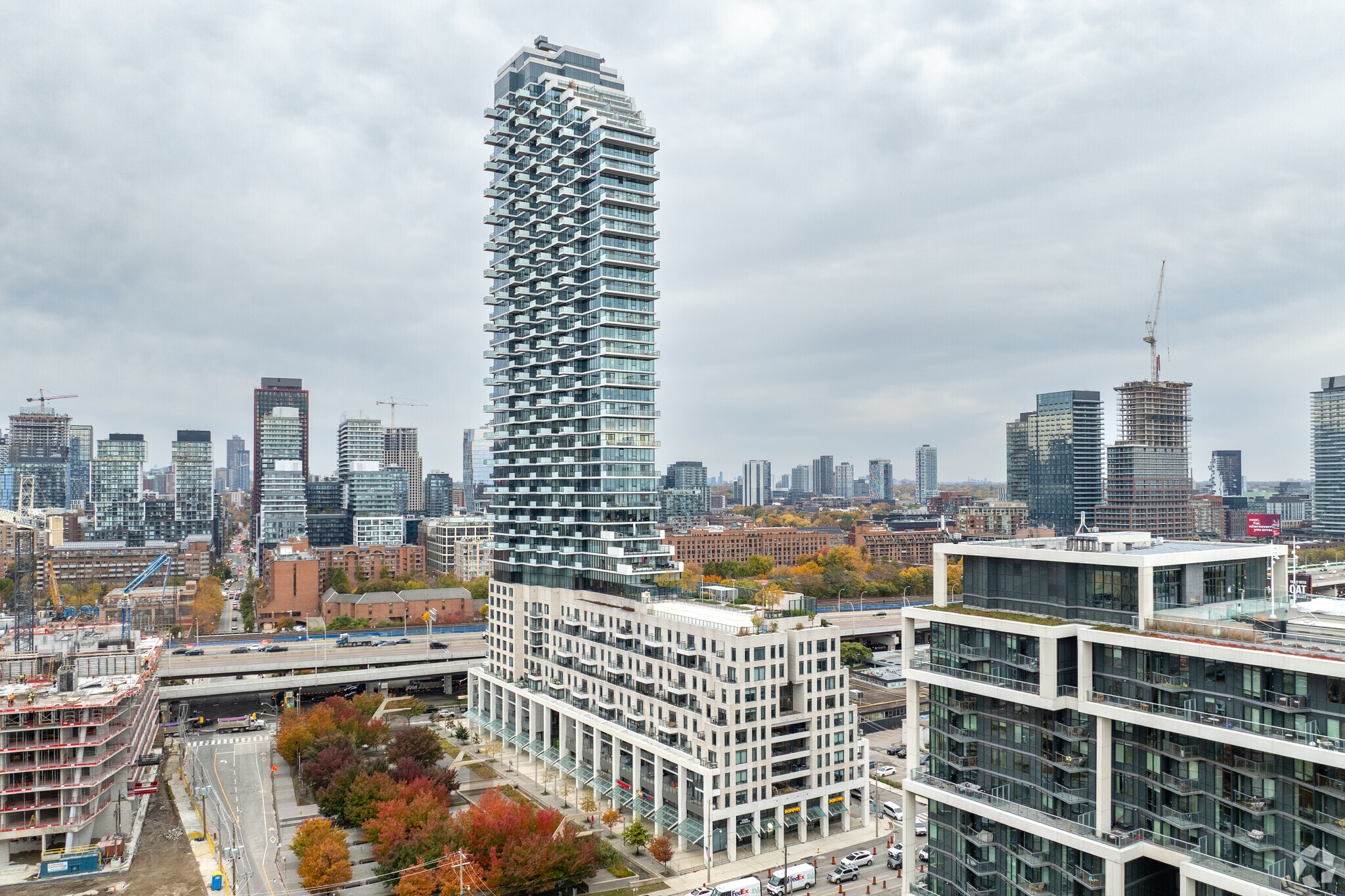 190 Queens Quay E, Toronto, ON for lease Primary Photo- Image 1 of 4