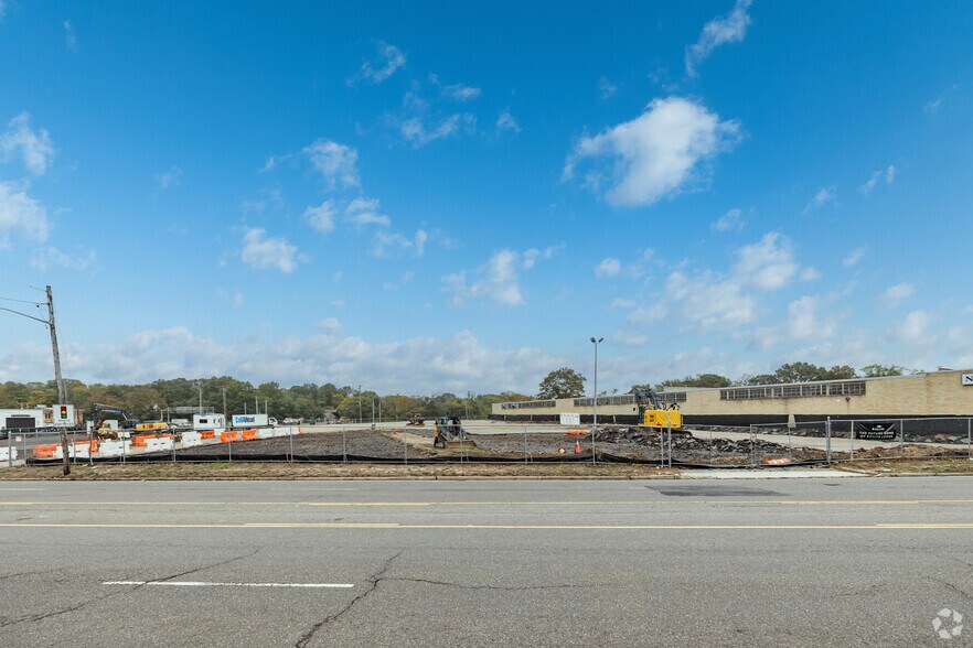 125 Jericho Tpke, Jericho, NY for sale - Primary Photo - Image 1 of 1