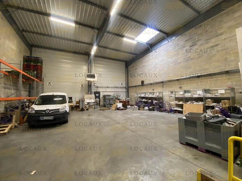 Flex in Saint-Brice-sous-Forêt for lease - Interior Photo - Image 2 of 8